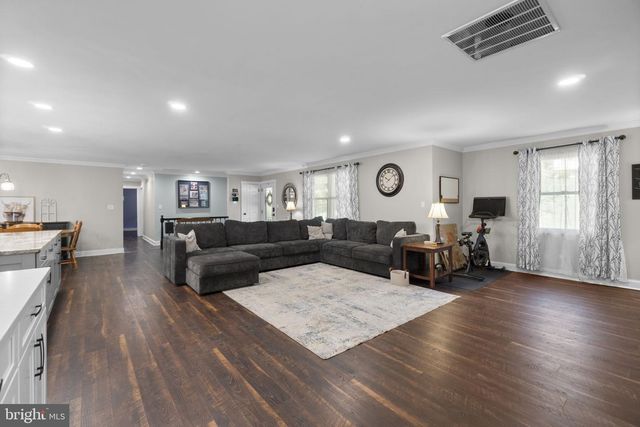 6421 LOCUST LN, Sykesville, MD 21784