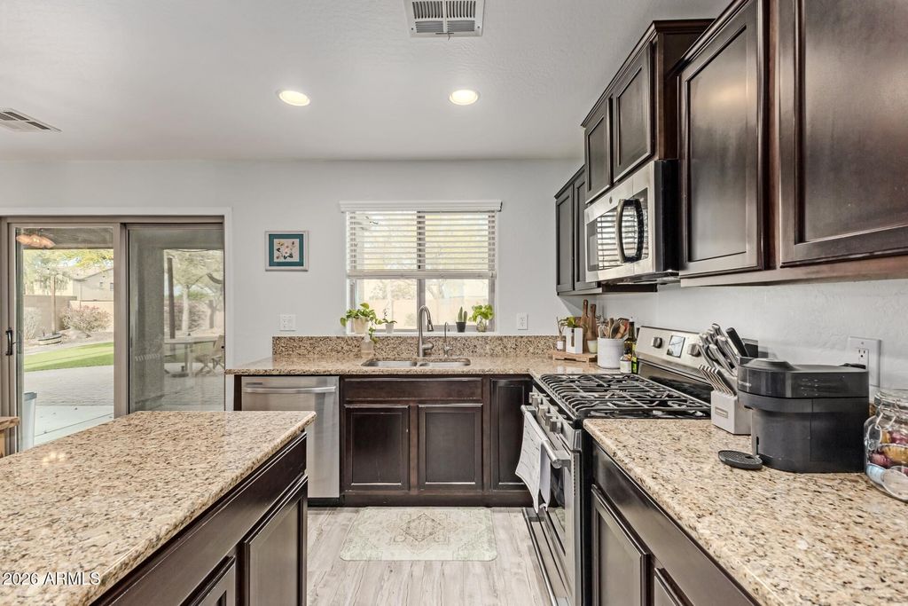 Image 10 of property listing at 2699 N DAISY Drive, Florence, AZ 85132