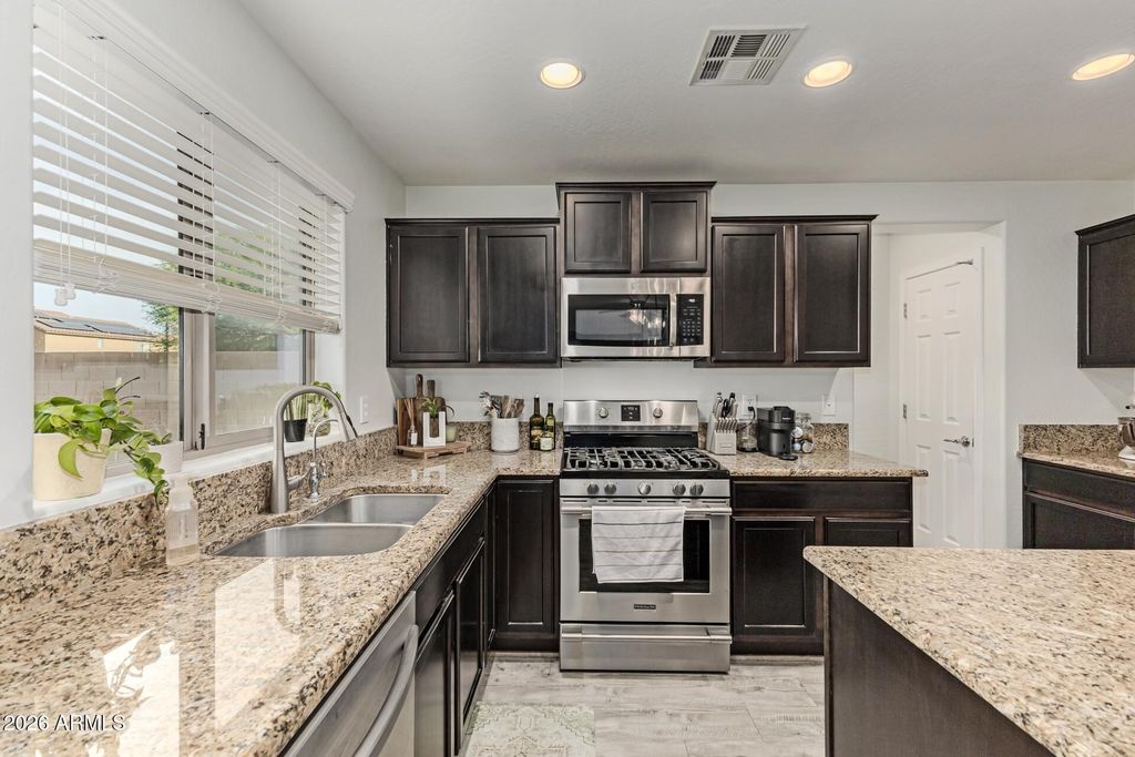 Image 11 of property listing at 2699 N DAISY Drive, Florence, AZ 85132