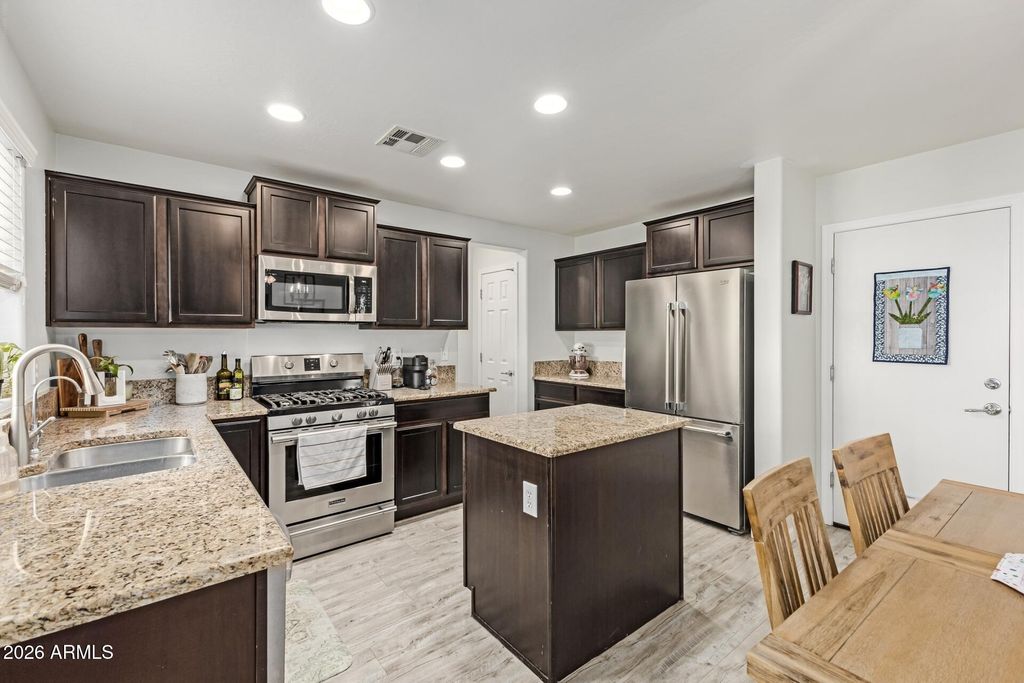 Image 9 of property listing at 2699 N DAISY Drive, Florence, AZ 85132