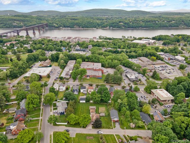 8 Beekman Street, Poughkeepsie, NY 12601
