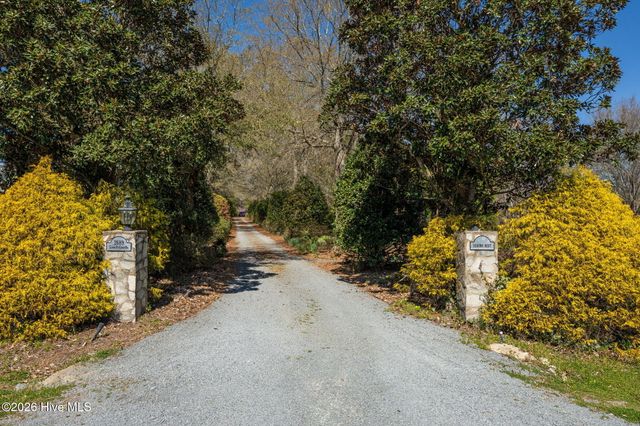 2689 Sloop Point Loop Road, Hampstead, NC 28443