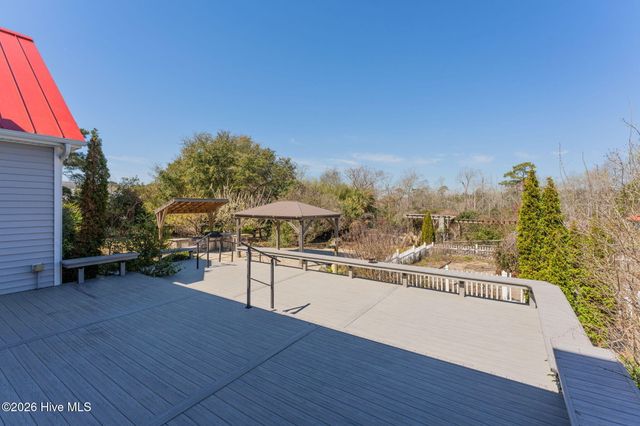 2689 Sloop Point Loop Road, Hampstead, NC 28443