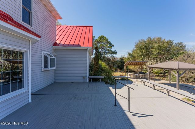 2689 Sloop Point Loop Road, Hampstead, NC 28443