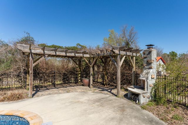 2689 Sloop Point Loop Road, Hampstead, NC 28443