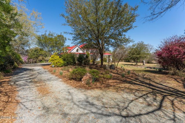 2689 Sloop Point Loop Road, Hampstead, NC 28443