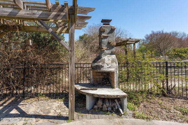 2689 Sloop Point Loop Road, Hampstead, NC 28443