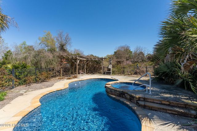 2689 Sloop Point Loop Road, Hampstead, NC 28443