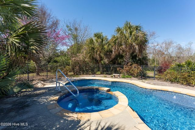 2689 Sloop Point Loop Road, Hampstead, NC 28443