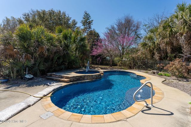 2689 Sloop Point Loop Road, Hampstead, NC 28443