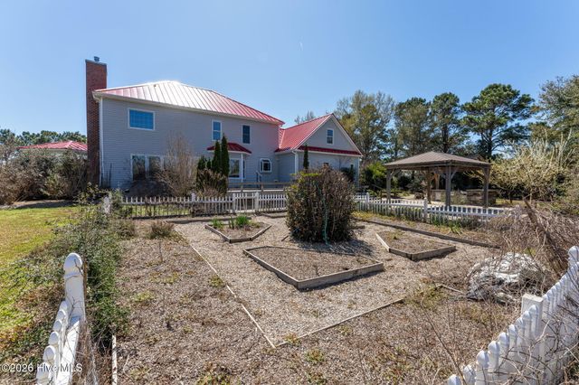 2689 Sloop Point Loop Road, Hampstead, NC 28443