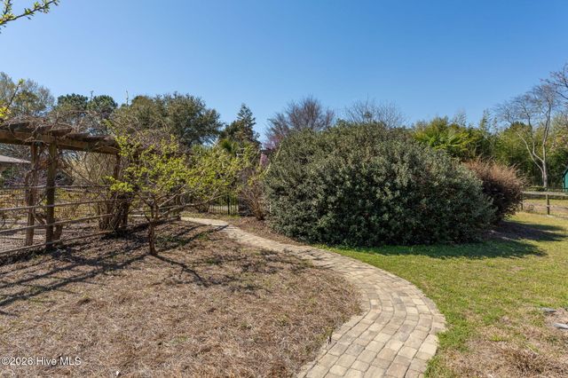2689 Sloop Point Loop Road, Hampstead, NC 28443