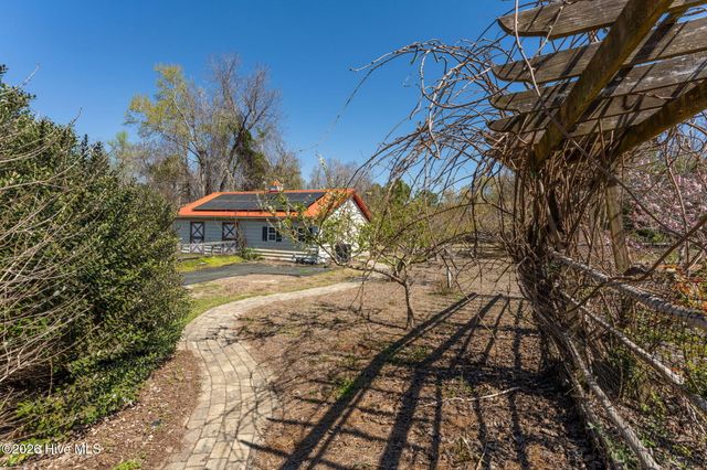 2689 Sloop Point Loop Road, Hampstead, NC 28443