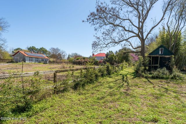 2689 Sloop Point Loop Road, Hampstead, NC 28443