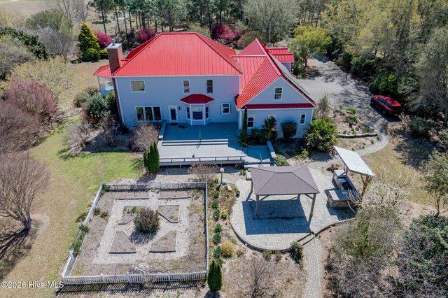2689 Sloop Point Loop Road, Hampstead, NC 28443