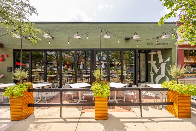 421 Park Avenue 2, Clarendon Hills, IL 60514