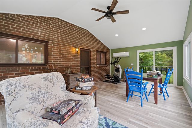 13489 Hyde Road, Hartland, MI 48353
