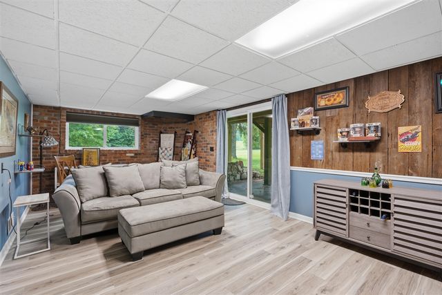 13489 Hyde Road, Hartland, MI 48353