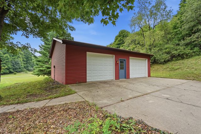 13489 Hyde Road, Hartland, MI 48353