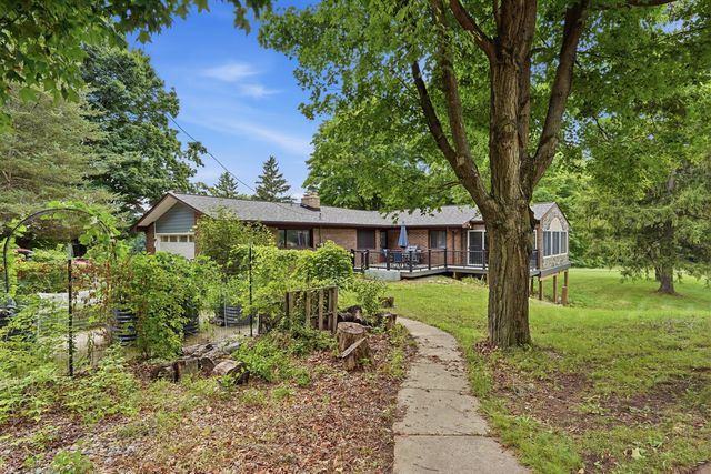 13489 Hyde Road, Hartland, MI 48353