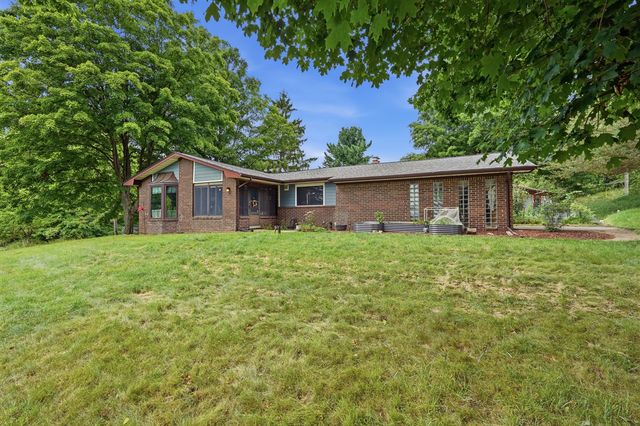 13489 Hyde Road, Hartland, MI 48353