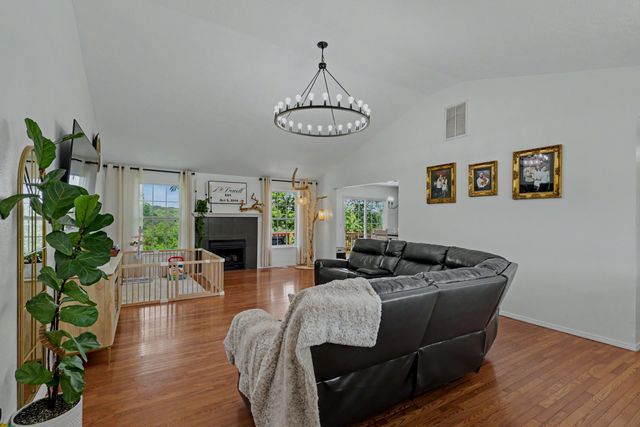 495 Bear Ridge, Highlandville, MO 65669