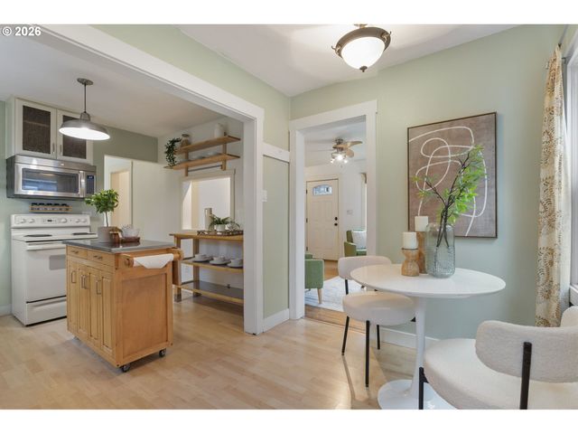 900 W MAIN St, Hillsboro, OR 97123