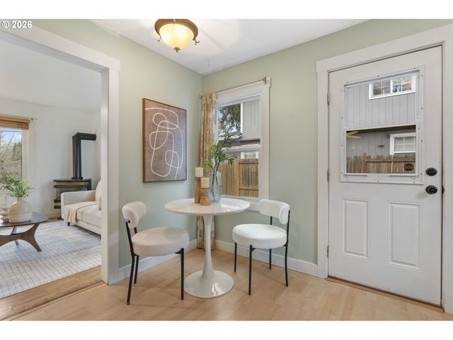 900 W MAIN St, Hillsboro, OR 97123