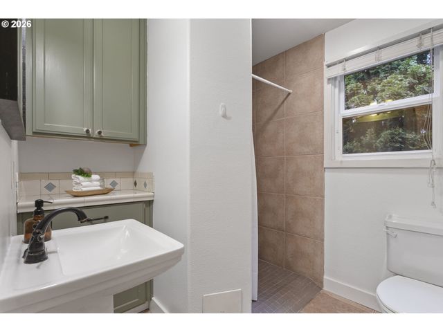 900 W MAIN St, Hillsboro, OR 97123