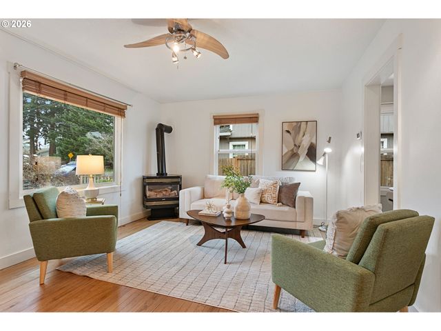 900 W MAIN St, Hillsboro, OR 97123