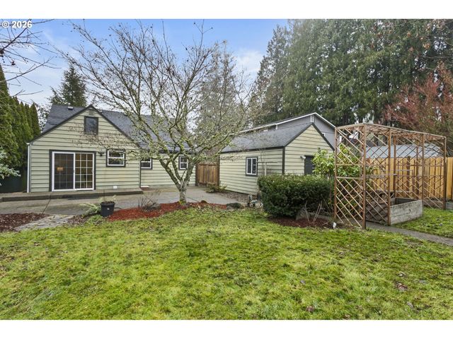 900 W MAIN St, Hillsboro, OR 97123