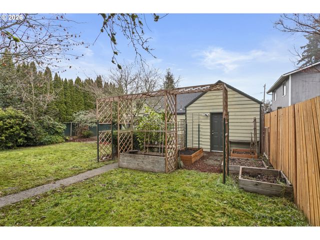 900 W MAIN St, Hillsboro, OR 97123