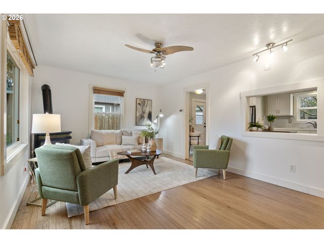 900 W MAIN St, Hillsboro, OR 97123