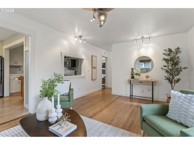 900 W MAIN St, Hillsboro, OR 97123