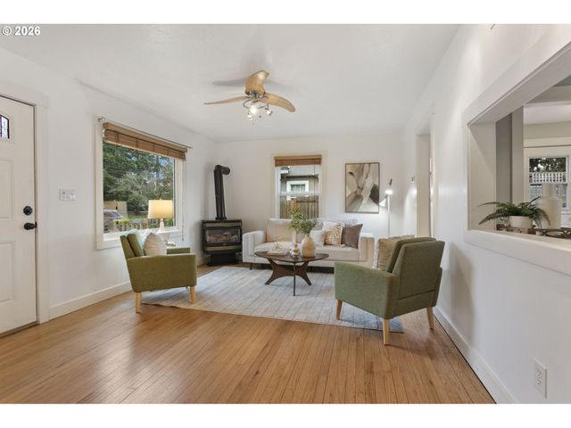 900 W MAIN St, Hillsboro, OR 97123