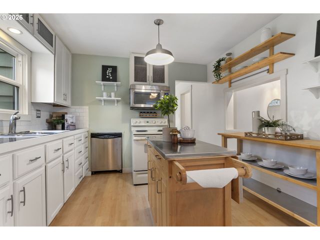 900 W MAIN St, Hillsboro, OR 97123