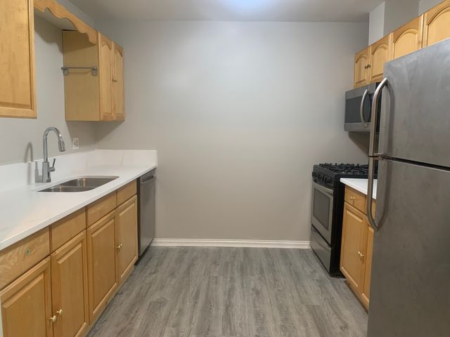 264 E Bailey Road L, Naperville, IL 60565