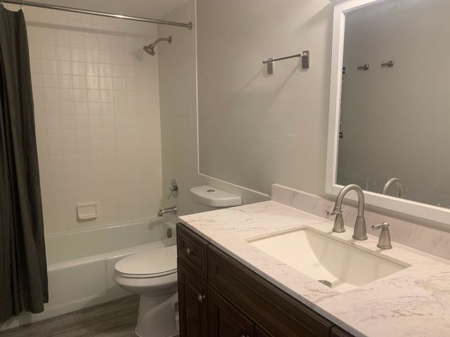264 E Bailey Road L, Naperville, IL 60565