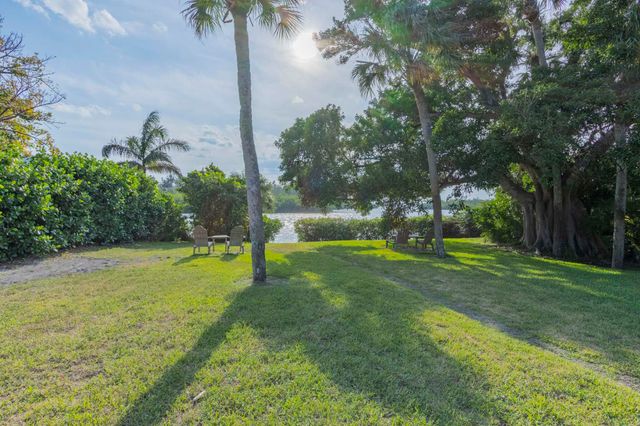 1027 Mangrove Lane, Vero Beach, FL 32963