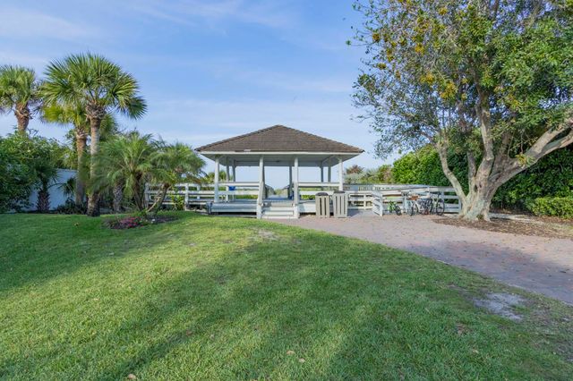 1027 Mangrove Lane, Vero Beach, FL 32963