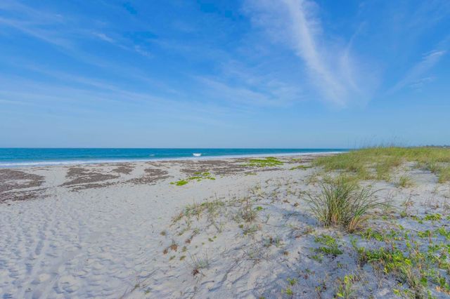 1027 Mangrove Lane, Vero Beach, FL 32963
