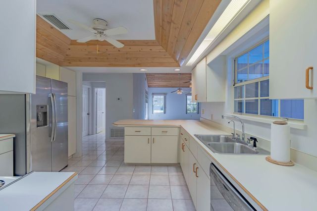 1027 Mangrove Lane, Vero Beach, FL 32963