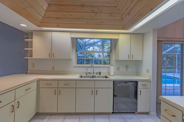 1027 Mangrove Lane, Vero Beach, FL 32963