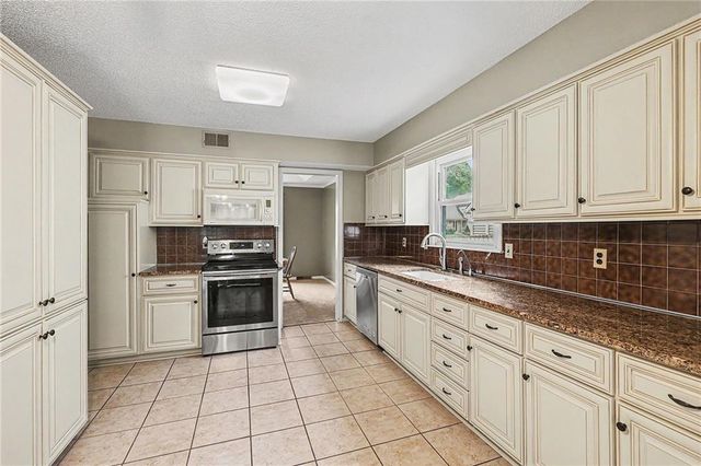 16311 W 143RD Terrace, Olathe, KS 66062