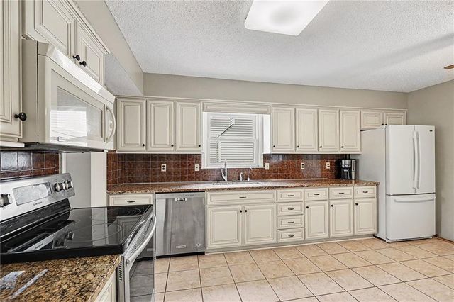 16311 W 143RD Terrace, Olathe, KS 66062