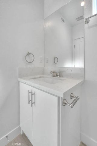 5852 Vineland 5852-2, North Hollywood, CA 91601