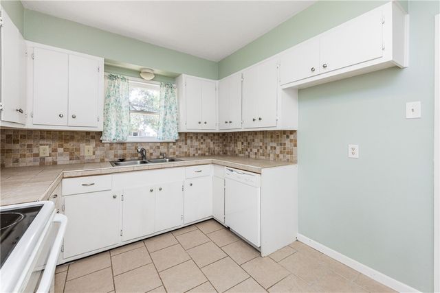 333 Foster Dr, Corpus Christi, TX 78404