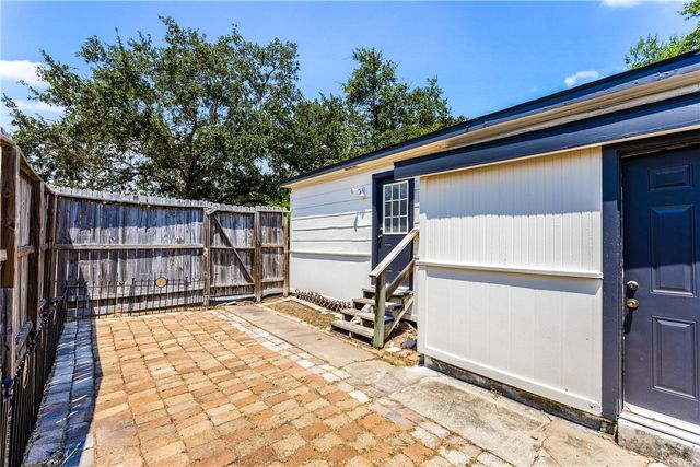 333 Foster Dr, Corpus Christi, TX 78404