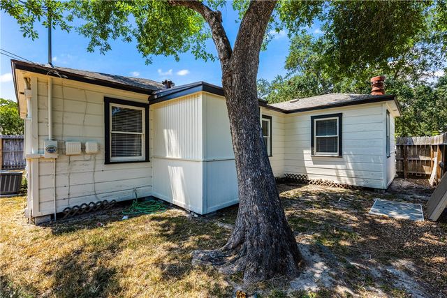 333 Foster Dr, Corpus Christi, TX 78404