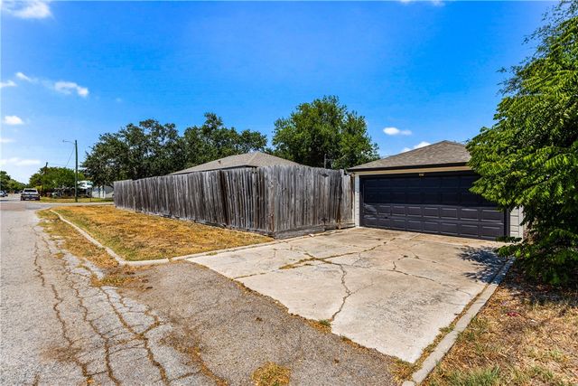 333 Foster Dr, Corpus Christi, TX 78404